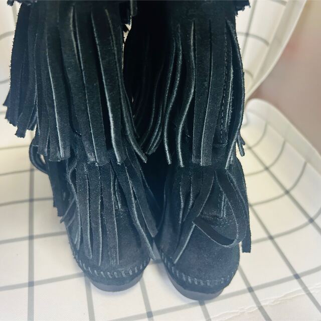 Minnetonka(ミネトンカ)のもかもか様専用[美品]ミネトンカ　フリンジ3段ブーツ レディースの靴/シューズ(ブーツ)の商品写真