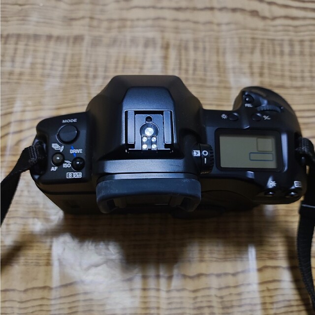 Canon(キヤノン)のCanon EOS3 カメラボディ とパワードライブブースター E1のセット スマホ/家電/カメラのカメラ(フィルムカメラ)の商品写真