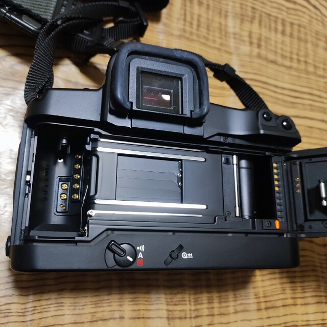 Canon(キヤノン)のCanon EOS3 カメラボディ とパワードライブブースター E1のセット スマホ/家電/カメラのカメラ(フィルムカメラ)の商品写真