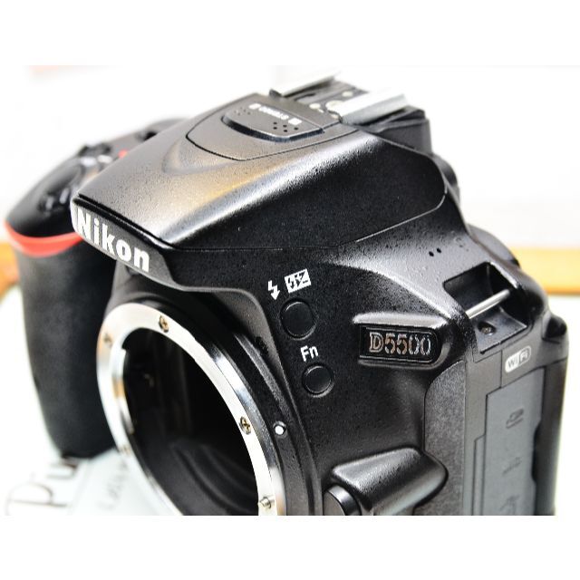 Nikon(ニコン)の✨『完全無欠』のコンパクト一眼レフ✨自撮り+スマホ転送✨ニコン D5500 スマホ/家電/カメラのカメラ(デジタル一眼)の商品写真
