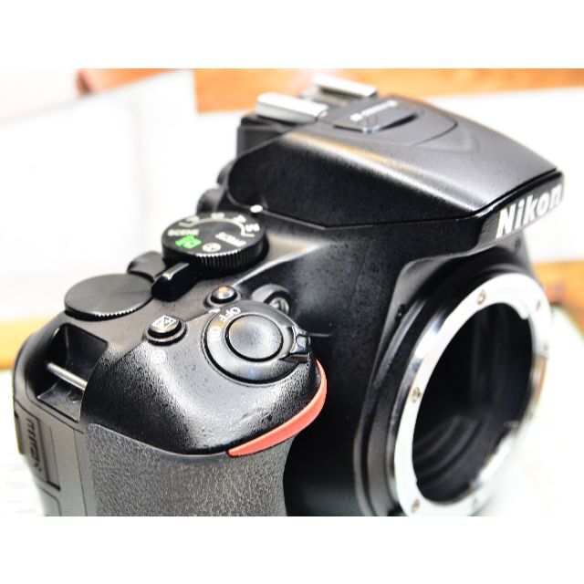 Nikon(ニコン)の✨『完全無欠』のコンパクト一眼レフ✨自撮り+スマホ転送✨ニコン D5500 スマホ/家電/カメラのカメラ(デジタル一眼)の商品写真