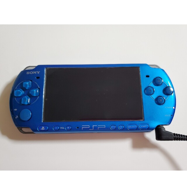 PlayStation Portable(プレイステーションポータブル)のPSP本体(ブルー)、メモリーカード(16GB)、ケース エンタメ/ホビーのゲームソフト/ゲーム機本体(携帯用ゲーム機本体)の商品写真