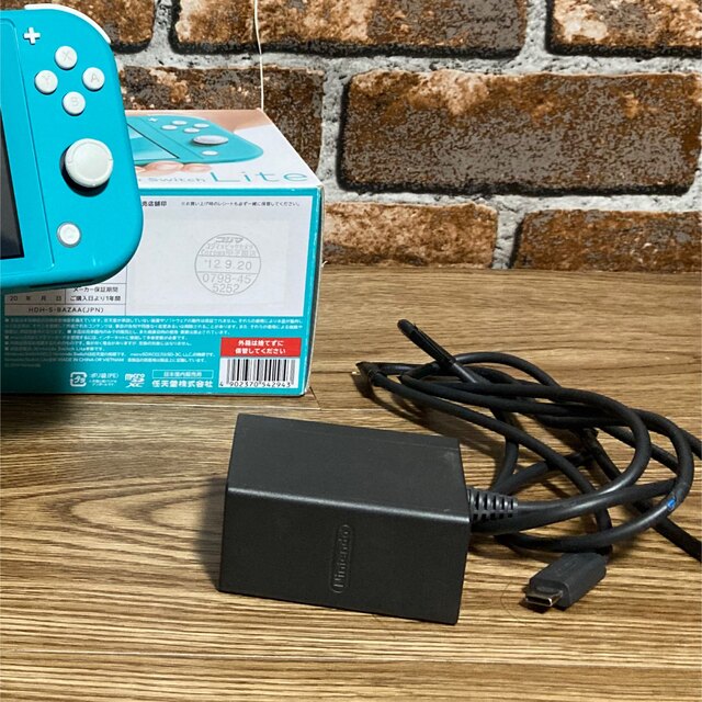 Nintendo Switch(ニンテンドースイッチ)の美品　Nintendo Switch　Lite　スイッチ　ライト エンタメ/ホビーのゲームソフト/ゲーム機本体(家庭用ゲーム機本体)の商品写真