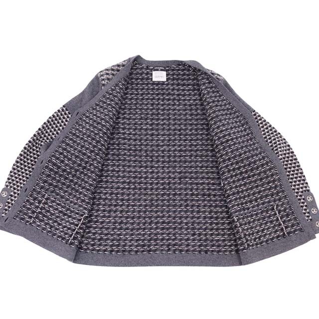数量は多】 CHANEL シャネル 極美品 - CHANEL カーディガン グレー 38(M相当) トップス レディース P46781 ニット カシミヤ ココマークボタン カーディガン - jet-arco.com