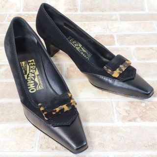 サルヴァトーレフェラガモ(Salvatore Ferragamo)の美品 フェラガモ ☆スエードレザー コンビ ベルトデザイン パンプス 5B 伊製(ハイヒール/パンプス)