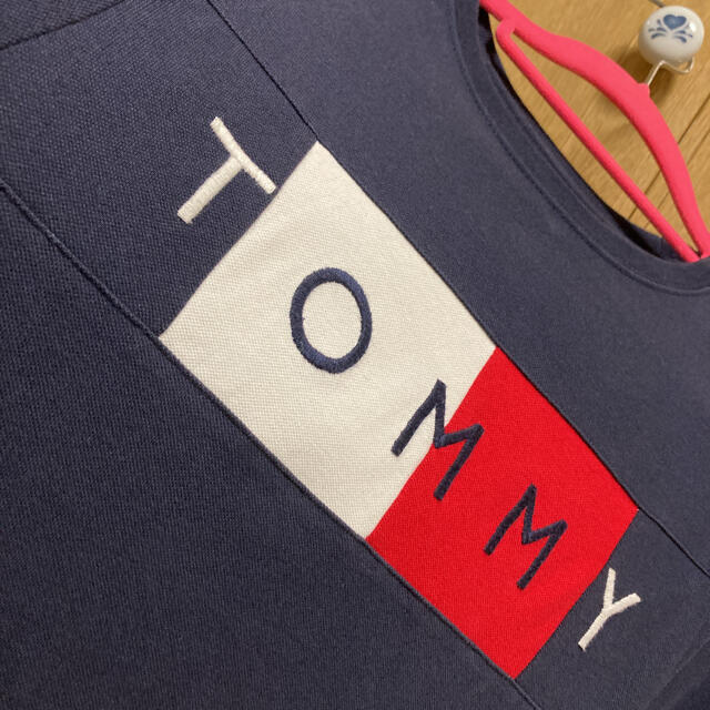 TOMMY HILFIGER(トミーヒルフィガー)のTOMY HILFIGER トミーネイビー　Tシャツ レディースのトップス(Tシャツ(半袖/袖なし))の商品写真