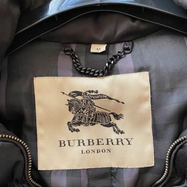 BURBERRY(バーバリー)の【極美品】現行バーバリーロンドン　ロングダウンコート　ファー付　レディースM 黒 レディースのジャケット/アウター(ダウンジャケット)の商品写真