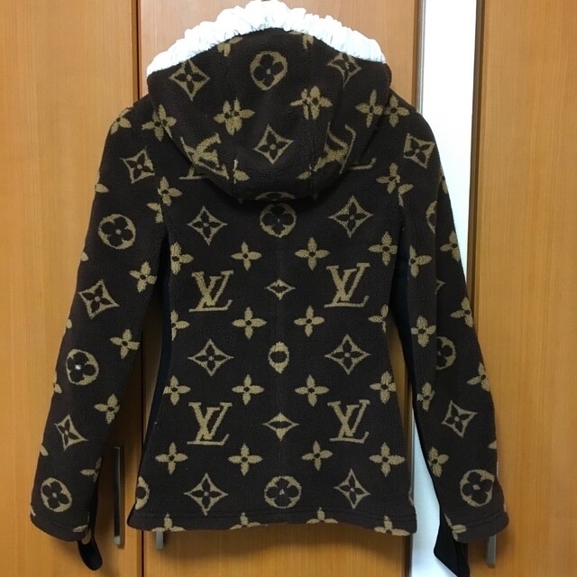 LOUIS VUITTON(ルイヴィトン)の最終値下げ！！即完売 レア!! モノグラム ボア パーカー ジャケット レディースのトップス(パーカー)の商品写真