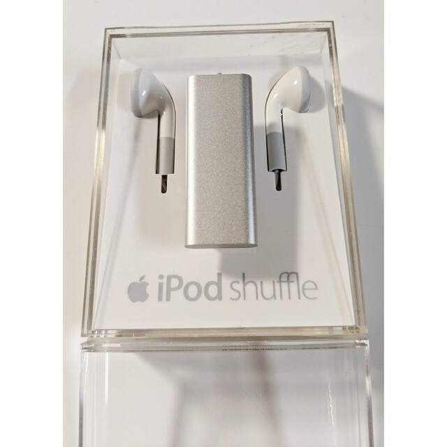 iPad(アイパッド)のiPad shuffle 第三世代 2GB シルバー 未使用 スマホ/家電/カメラのオーディオ機器(ポータブルプレーヤー)の商品写真