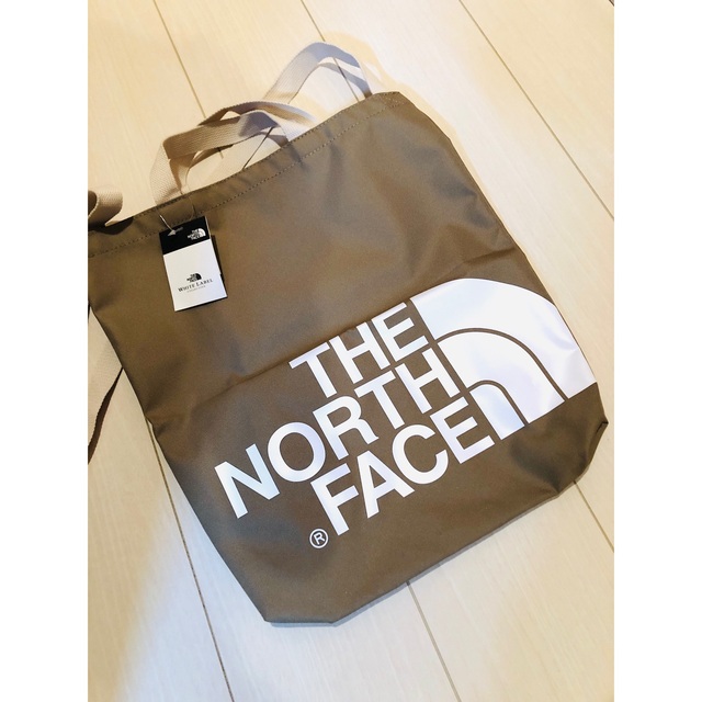 THE NORTH FACE(ザノースフェイス)のノースフェイス　2WAY トートバッグ　ベージュ　◆新品タグ付 レディースのバッグ(トートバッグ)の商品写真