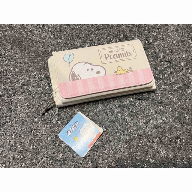 SNOOPY(スヌーピー)の値下げ！新品未使用タグ付 SNOOPY 多機能 財布 レディースのファッション小物(財布)の商品写真