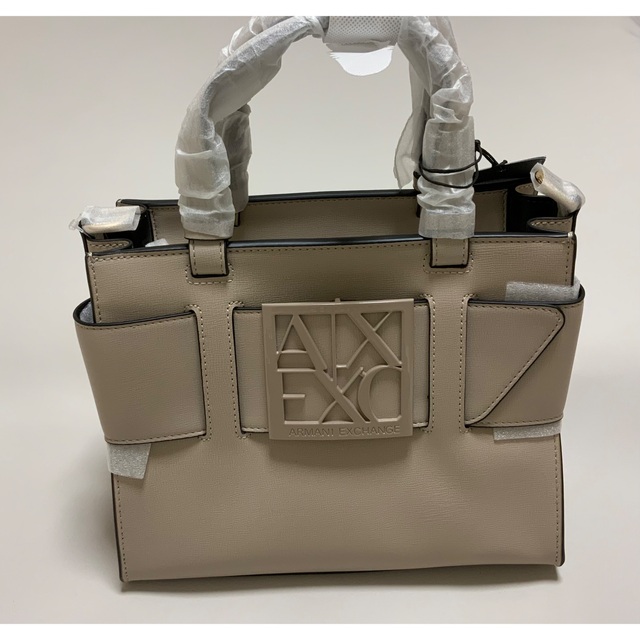 ARMANI EXCHANGE(アルマーニエクスチェンジ)の洗練　アルマーニエクスチェンジ　BOXロゴバックル　ミニトートバッグ　ベージュ レディースのバッグ(トートバッグ)の商品写真