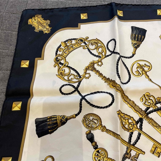 HERMES(エルメス)カレ90 LES CLES 鍵柄スカーフ大判ストール