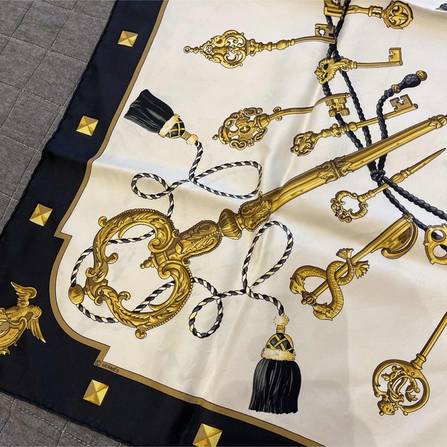 HERMES(エルメス)カレ90 LES CLES 鍵柄スカーフ大判ストール
