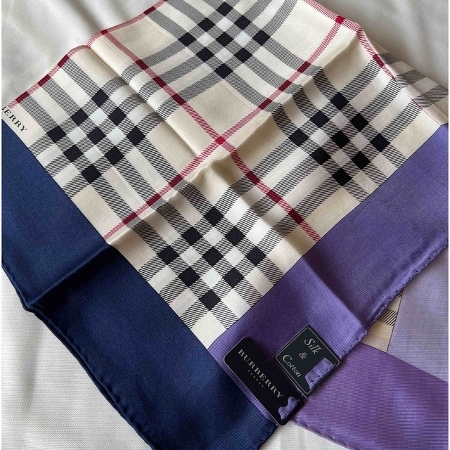 BURBERRY(バーバリー)の【新品】バーバリーハンカチ💖シルク混　大判サイズb48 レディースのファッション小物(ハンカチ)の商品写真