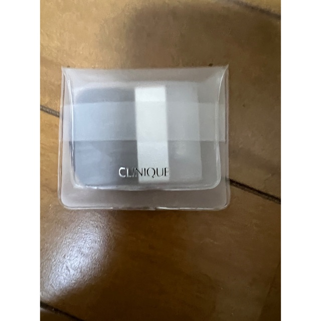 CLINIQUE(クリニーク)のフェイスブラシ コスメ/美容のメイク道具/ケアグッズ(ブラシ・チップ)の商品写真