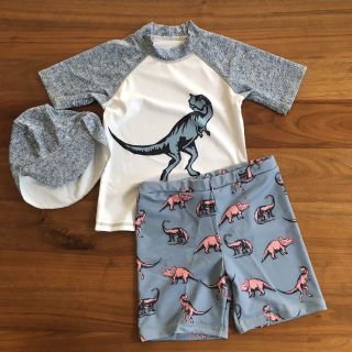 100㎝ キッズ水着 男の子 半袖ラッシュガード たれつきキャップ 恐竜柄 4T(水着)