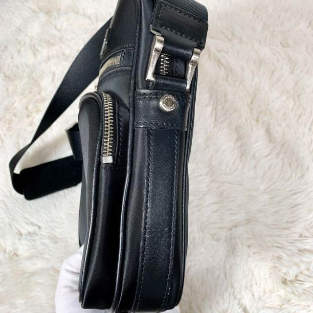 美品】バーバリー ショルダーバッグ ノバチェック 黒 ナイロン 美品】バーバリー ショルダーバッグ ノバチェック 黒 ナイロン
