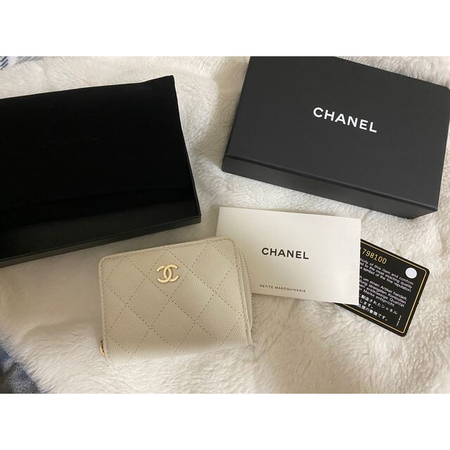 CHANEL(シャネル)の最終お値下げ　シャネル　二つ折り財布 レディースのファッション小物(財布)の商品写真