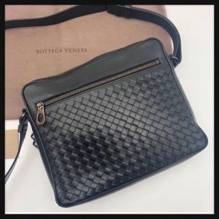 ボッテガヴェネタ(Bottega Veneta)の【美品】ボッテガヴェネタ イントレチャート ショルダーバッグ レザー ブラック(ショルダーバッグ)