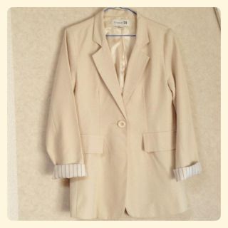 フォーエバートゥエンティーワン(FOREVER 21)のForever21 jacket(テーラードジャケット)