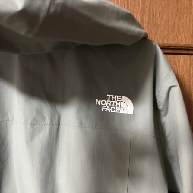 THE NORTH FACE(ザノースフェイス)の専用！超希少 グレーカーキ 刺繍 ノースフェイス マウンテンパーカー レディースのジャケット/アウター(その他)の商品写真