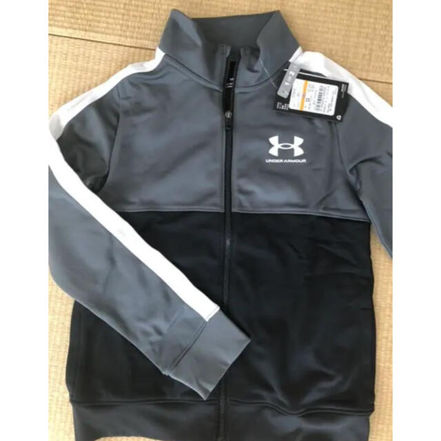 UNDER ARMOUR(アンダーアーマー)のアンダーアーマー　ジャージ上下セット　  新品　130cm キッズ/ベビー/マタニティのキッズ服男の子用(90cm~)(その他)の商品写真