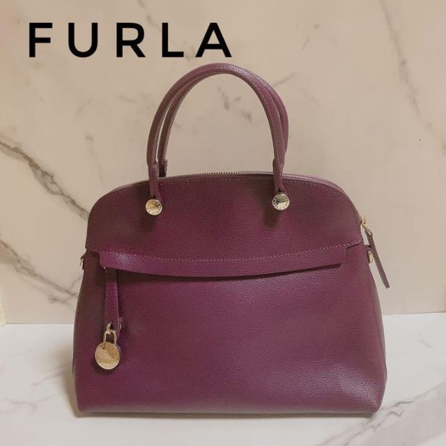 Furla(フルラ)の【新品未使用】フルラ　パイパー　2way ショルダーバッグ　ゴールド チャーム レディースのバッグ(ショルダーバッグ)の商品写真