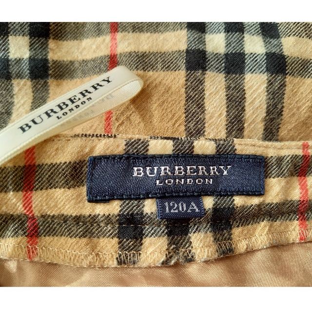 BURBERRY(バーバリー)のBURBERRY　バーバリー子供服　上下セット120cm キッズ/ベビー/マタニティのキッズ服女の子用(90cm~)(スカート)の商品写真