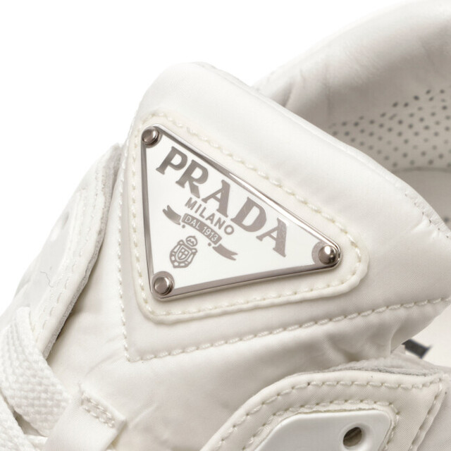 PRADA(プラダ)のプラダ PRADA ナイロン スニーカー トライアングルロゴ レディース シューズ 靴 1E852M045 3LGO 009 レディースの靴/シューズ(スニーカー)の商品写真