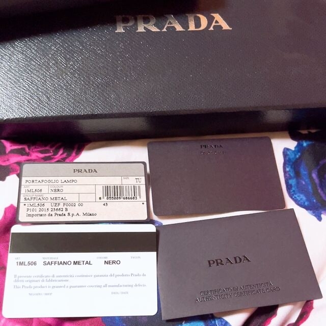 PRADA　サフィアーノ長財布