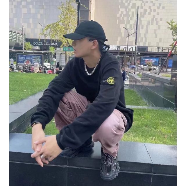 最新作 stoneIsland スウェット asakusa.sub.jp