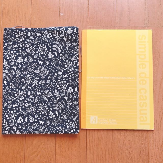 【B5サイズ用】ネイビーブルー 植物と猫柄　教科書・ノートカバー・ブックカバー ハンドメイドの文具/ステーショナリー(ブックカバー)の商品写真