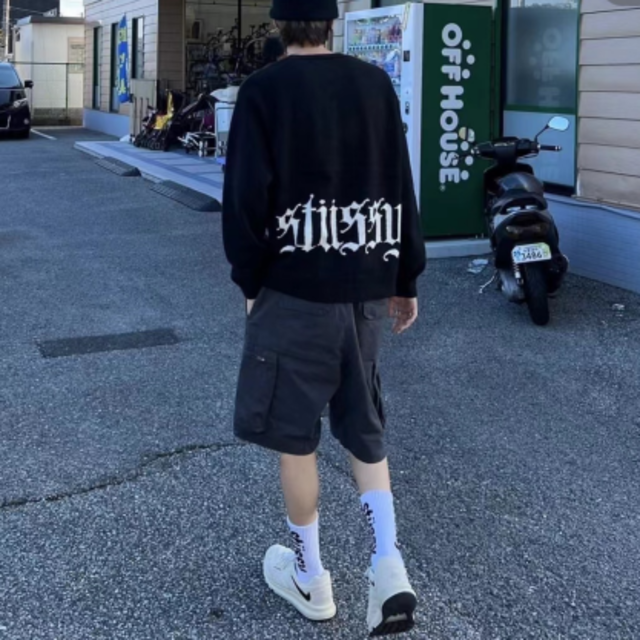 エッセンシャルズ] 【STUSSY】GOTHIC Can SWEATER - fonotecanacional