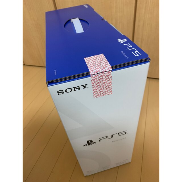 PlayStation(プレイステーション)のプレイステーション5 最新型 CFI-1200A01 PS5 プレステ5 本体 エンタメ/ホビーのゲームソフト/ゲーム機本体(家庭用ゲーム機本体)の商品写真