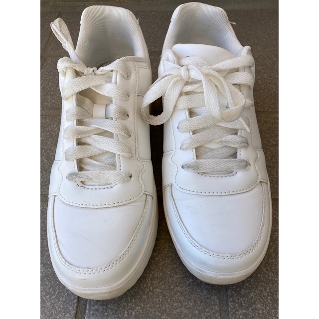 GU(ジーユー)のGU ジーユー ボリュームソールコートスニーカー+E ホワイト 白   レディースの靴/シューズ(スニーカー)の商品写真