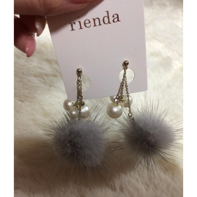 rienda(リエンダ)の新品未使用☆rienda☆ファーピアス レディースのアクセサリー(ピアス)の商品写真