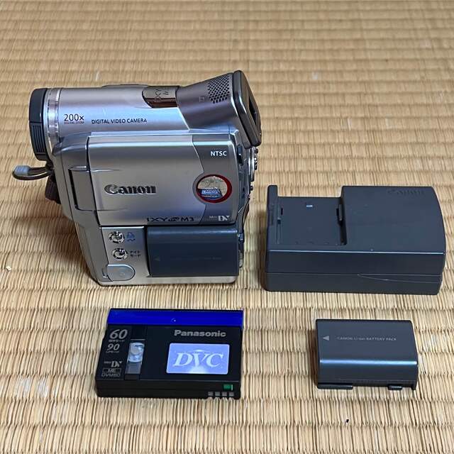 Canon(キヤノン)のキヤノン　IXY DV M3 ミニDVカメラ　ユーズド スマホ/家電/カメラのカメラ(ビデオカメラ)の商品写真