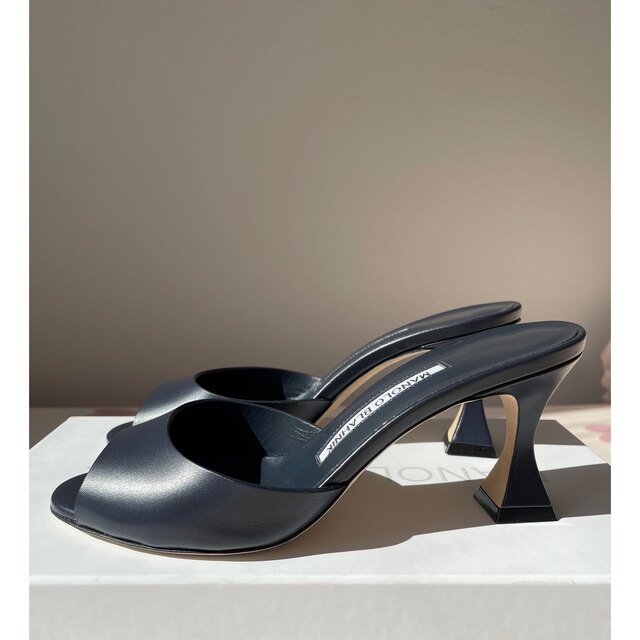 MANOLO BLAHNIK(マノロブラニク)のMANOLO BLAHNIK マノロブラニク 美品 レディースの靴/シューズ(ミュール)の商品写真