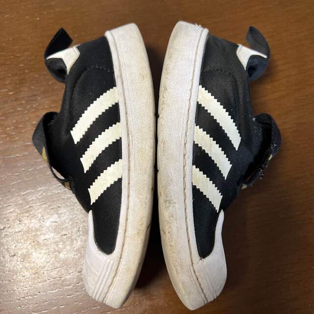 adidas(アディダス)のadidas スリッポン キッズ/ベビー/マタニティのキッズ靴/シューズ(15cm~)(スリッポン)の商品写真