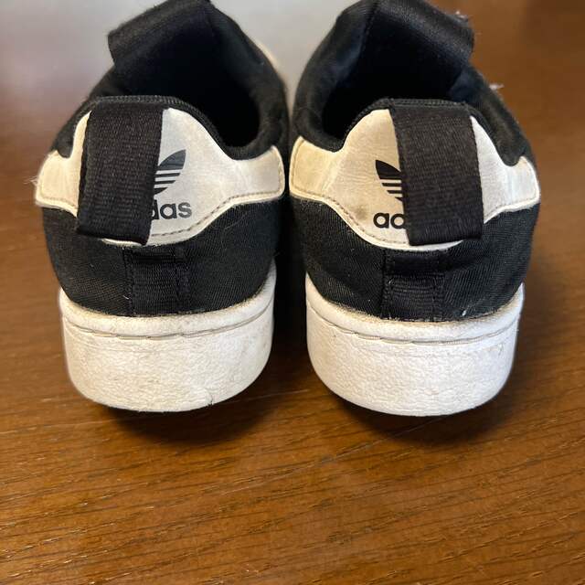 adidas(アディダス)のadidas スリッポン キッズ/ベビー/マタニティのキッズ靴/シューズ(15cm~)(スリッポン)の商品写真