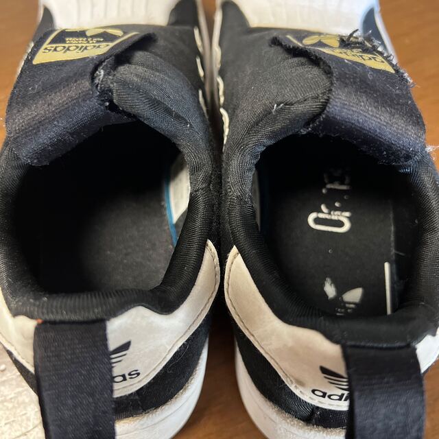 adidas(アディダス)のadidas スリッポン キッズ/ベビー/マタニティのキッズ靴/シューズ(15cm~)(スリッポン)の商品写真