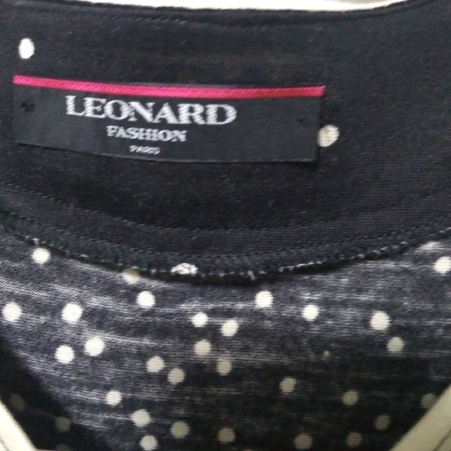 LEONARD(レオナール)のLEONARD　ウール、シルク　カーディガン長袖　黒に白の総柄 レディースのトップス(カーディガン)の商品写真