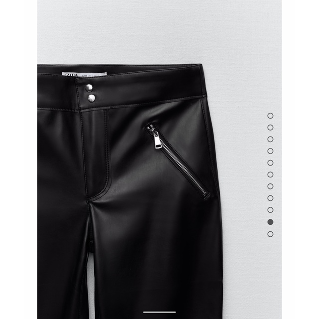 ZARA(ザラ)のZARAレザーテイスト　ジッパー付きパンツ レディースのパンツ(スキニーパンツ)の商品写真