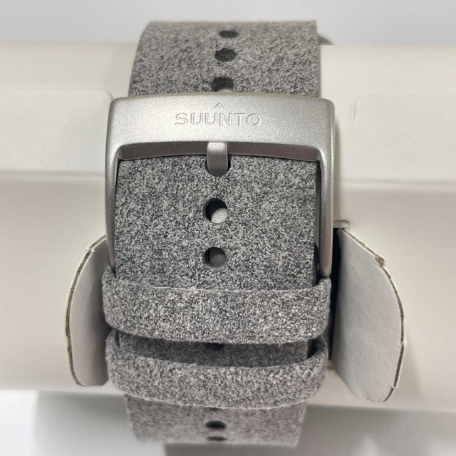 【未使用】 SUUNTO 7 STONE GRAY TITANIUM ストーングレイ チタニウム スマートウォッチ SS050567000 メンズの時計(腕時計(デジタル))の商品写真