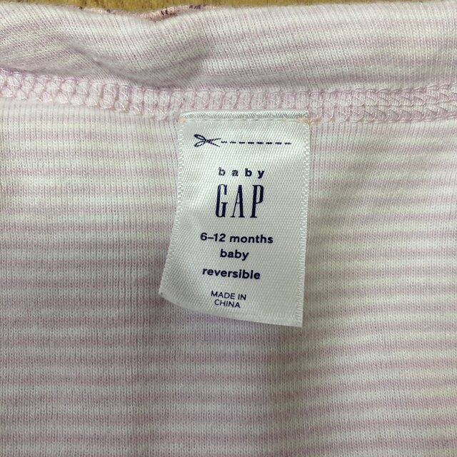 babyGAP(ベビーギャップ)のbaby GAP リバーシブルベスト 70㎝ キッズ/ベビー/マタニティのベビー服(~85cm)(その他)の商品写真