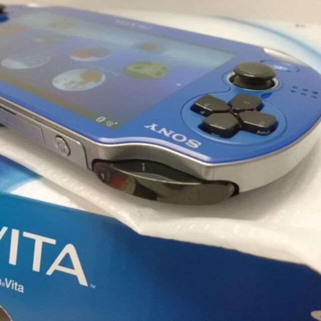 PlayStation Vita(プレイステーションヴィータ)のPSVITA PCH-1000 エンタメ/ホビーのゲームソフト/ゲーム機本体(携帯用ゲーム機本体)の商品写真