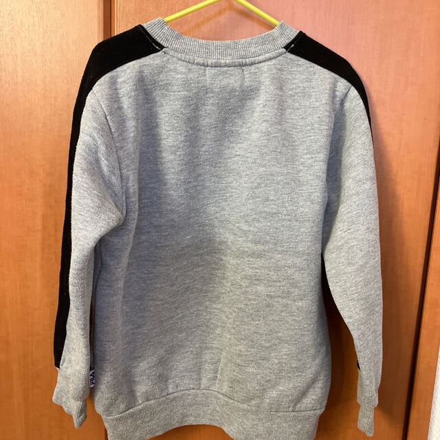 FILA(フィラ)の中古品☆130サイズFIRA裏起毛トレーナー キッズ/ベビー/マタニティのキッズ服男の子用(90cm~)(Tシャツ/カットソー)の商品写真