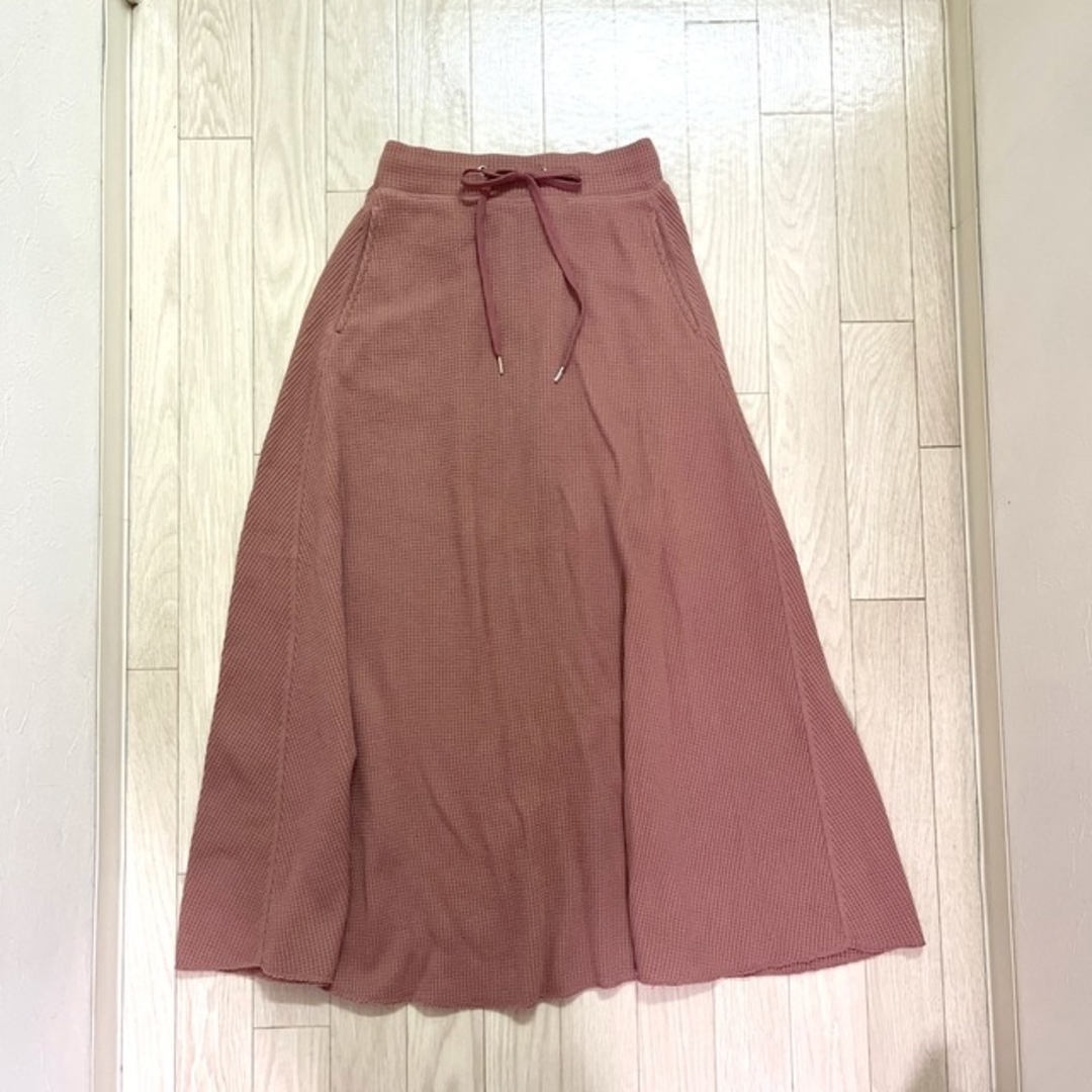 GU(ジーユー)のGU ワッフル フレア ロングスカート S ピンク マキシ レディースのスカート(ロングスカート)の商品写真