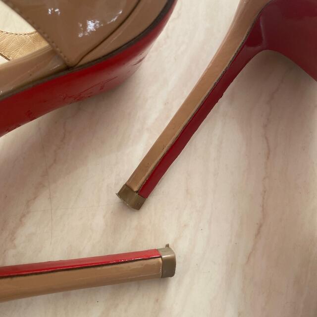 Christian Louboutin(クリスチャンルブタン)のクリスチャンルブタン　パンプス　ベージュ　36 23cm クロスストラップ  レディースの靴/シューズ(ハイヒール/パンプス)の商品写真